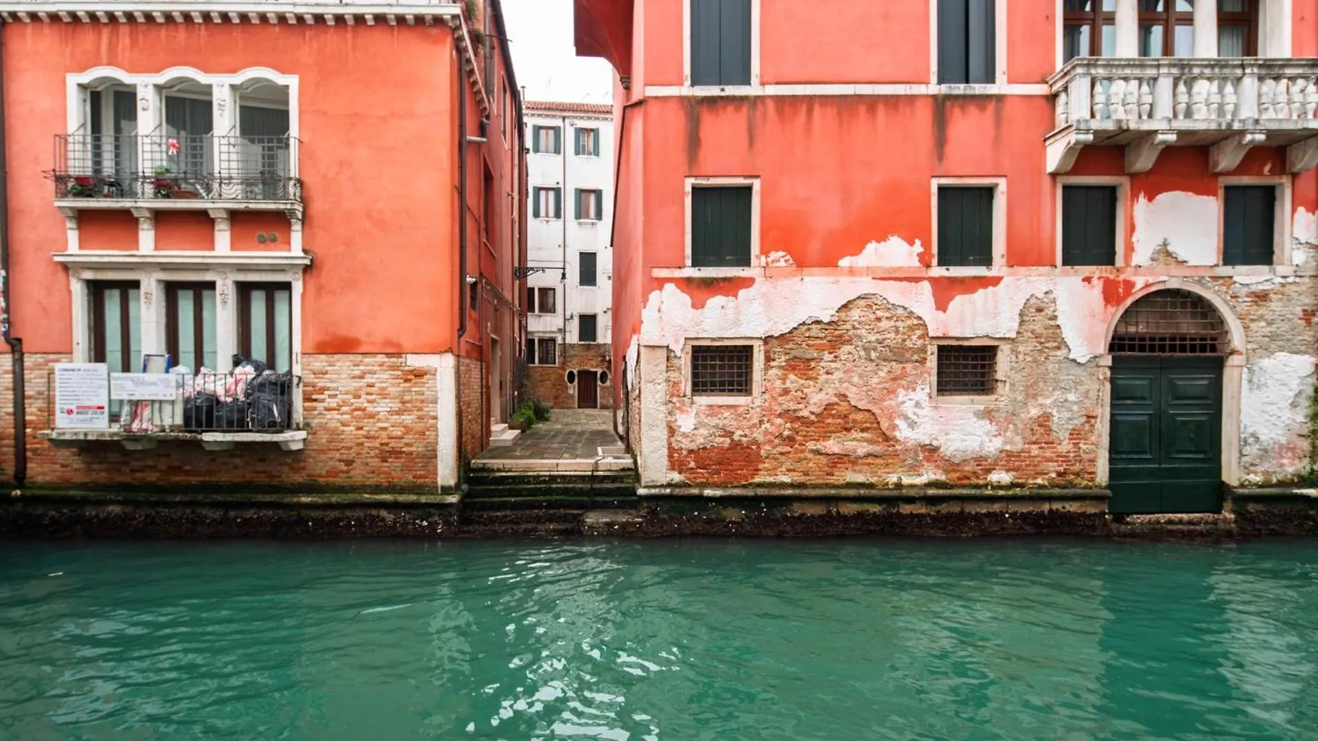 Ca' Petunia - Venice Art Apartment 0*,
