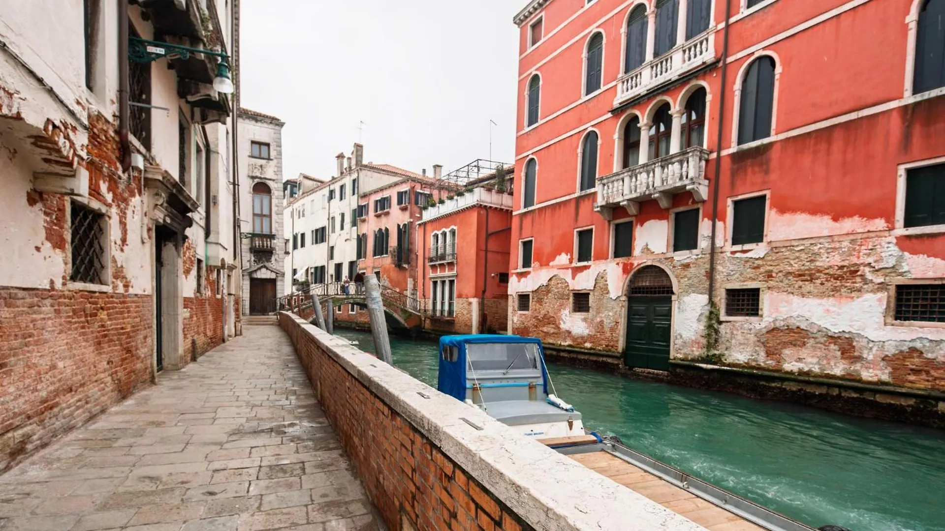 Ca' Petunia - Venice Art Apartment 0*,  Itálie