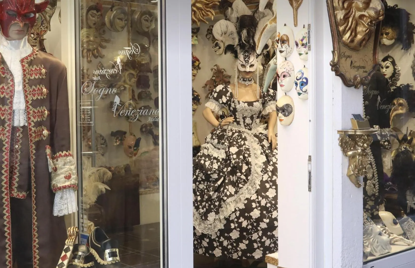 Ca' Petunia - Venice Art Apartment 0*,  Italy